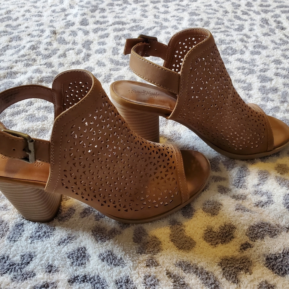 Universal thread sandal booties